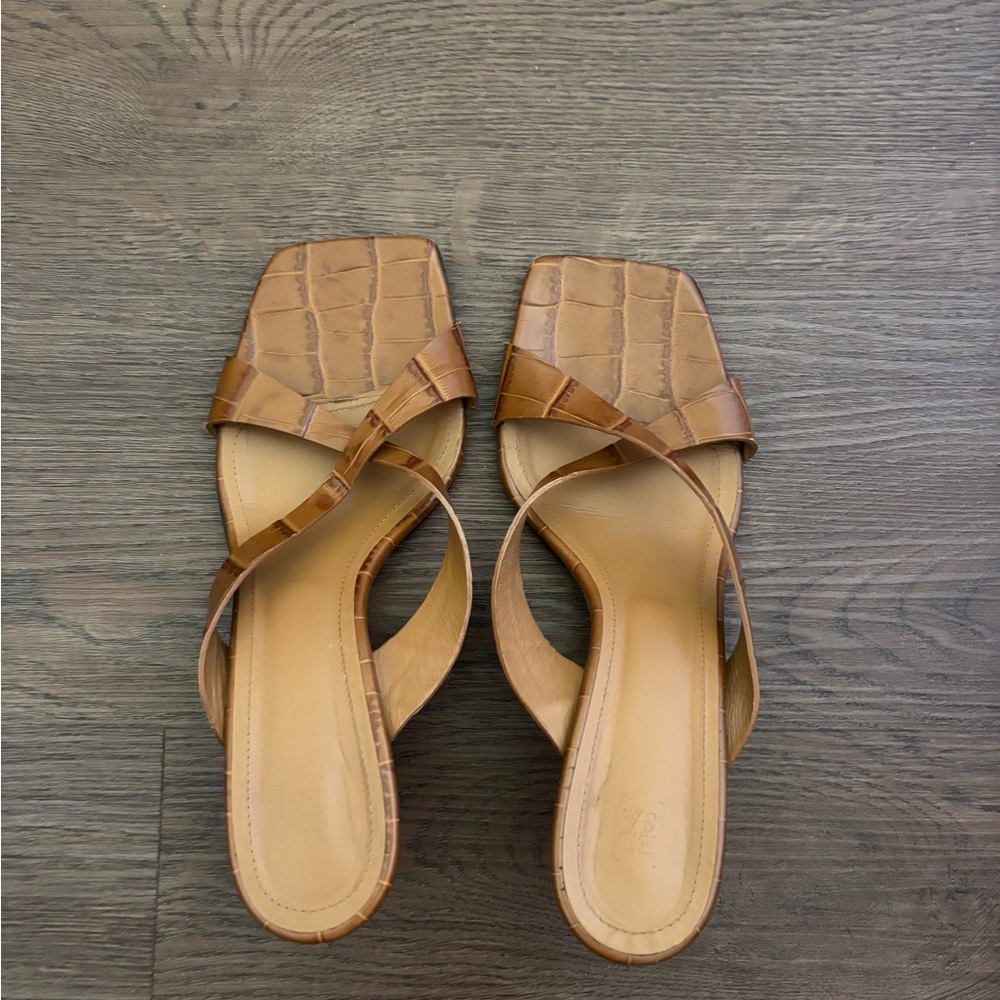 Helsa kitten heel